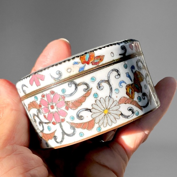 🌺Rare Antique Enamel Trinket Box - Picture 9 of 14